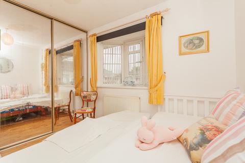 12 Atherley Way, Whitton, Hounslow, TW4 5NG