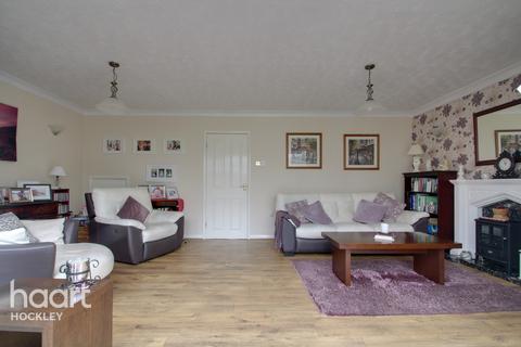 27a Greensward Lane, Hockley, SS5 5HD