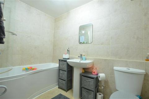 2 bedroom apartment to rent, The Chiltons, Grove Hill, South Woodford, E18