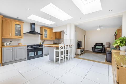 20 The Quadrant, London, SW20 8SP