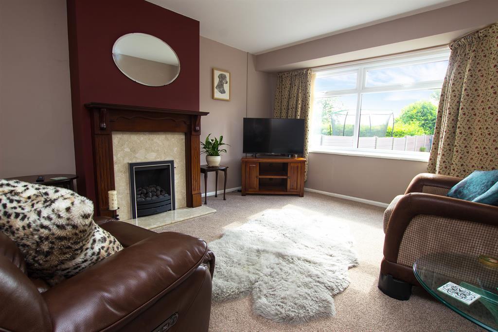 Birch Hall Avenue, Darwen, BB3 0JT 2 bed ground floor flat £89,950