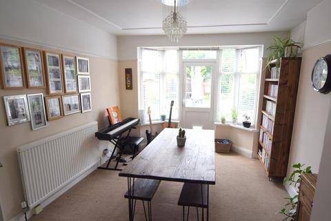50 Fairfield Way, Epsom, KT19 0EF