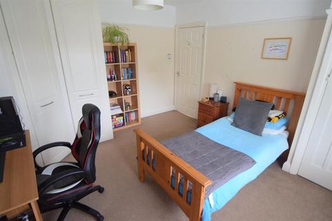 50 Fairfield Way, Epsom, KT19 0EF