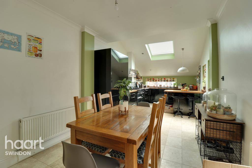 Croft Road, Swindon 4 bed terraced house £435,000