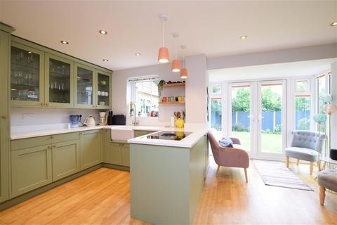 3 Blakiston Close, Ashington, Pulborough, RH20 3GL