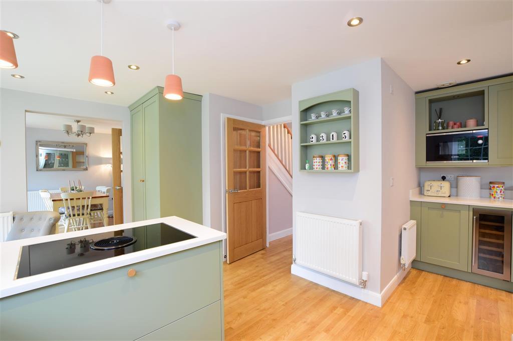 Kitchen/ Breakfast Area