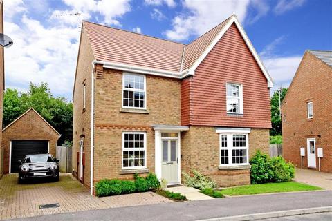3 Blakiston Close, Ashington, Pulborough, RH20 3GL