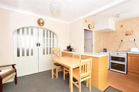 4 Morecambe Close, Hornchurch, RM12 5LU