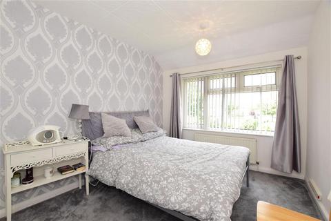 4 Morecambe Close, Hornchurch, RM12 5LU