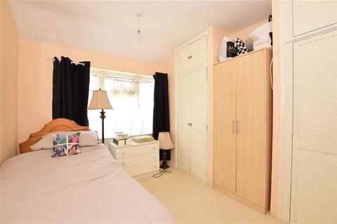 4 Morecambe Close, Hornchurch, RM12 5LU