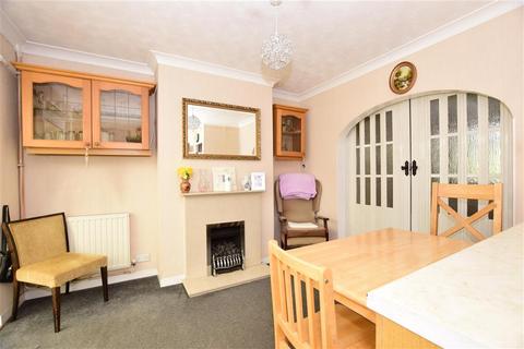 4 Morecambe Close, Hornchurch, RM12 5LU