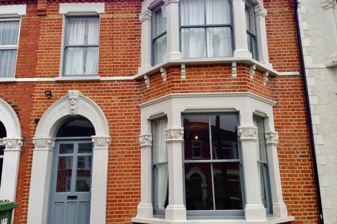 101 Hazelbank Road, Catford, London, SE6 1LS