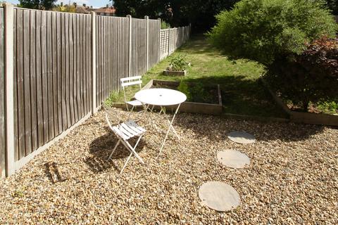 101 Hazelbank Road, Catford, London, SE6 1LS