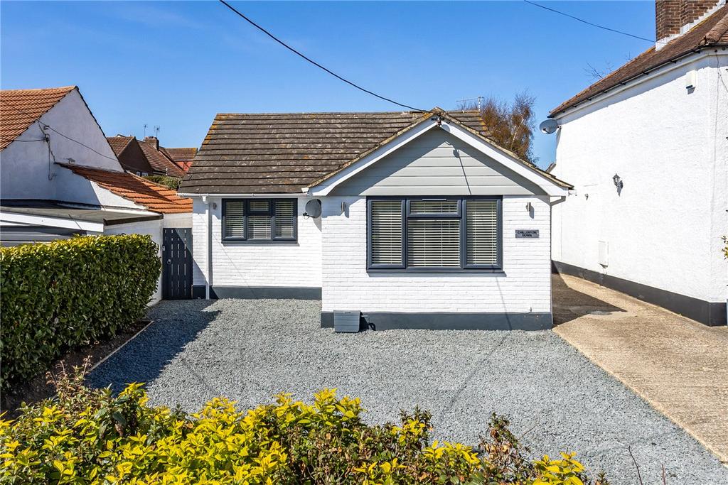 Yapton Lane, Walberton, Arundel, BN18 3 bed bungalow £1,875 pcm (£433 pw)