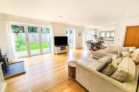 28a Station Road, Wraysbury, Staines-upon-thames, TW19 5NE