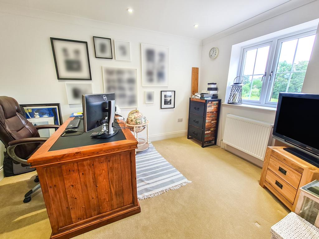 Bedroom 5/Study