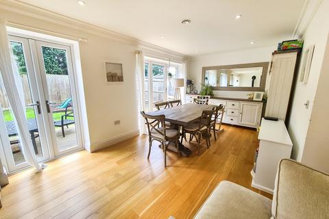28a Station Road, Wraysbury, Staines-upon-thames, TW19 5NE