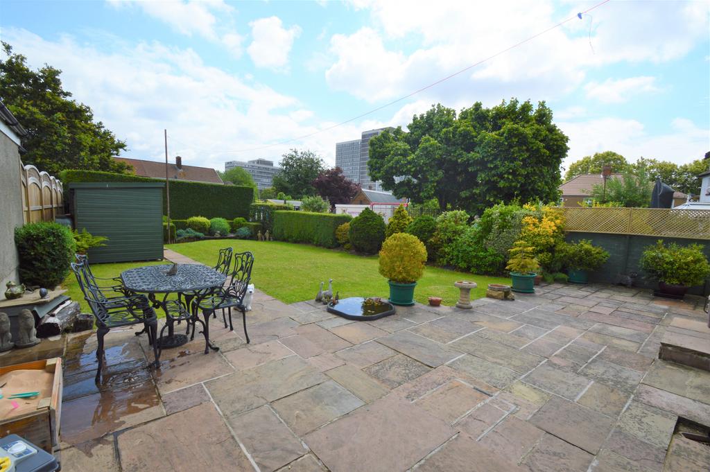 Coed Glas Road, Llanishen, Cardiff 4 bed semidetached house £440,000