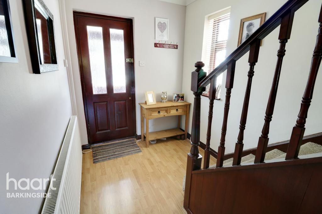 Oaks Lane, Newbury Park 3 bed semidetached house £500,000