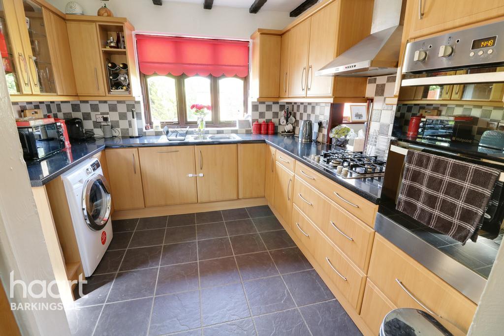 Oaks Lane, Newbury Park 3 bed semidetached house £500,000