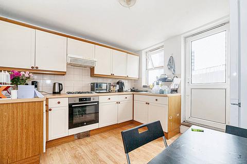 2 bedroom flat to rent, Barnabas Road , Hackney  E9