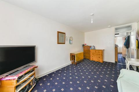 13 Hows Street, London, E2 8EE