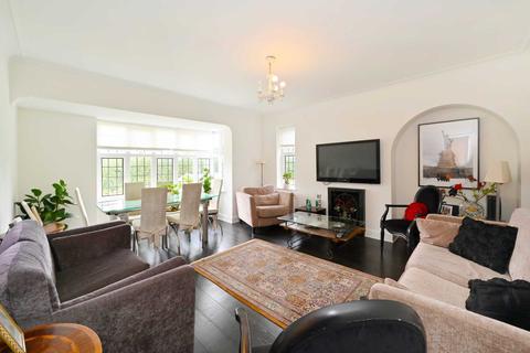 Flat 7, Inverness Court Queens Drive, London, W3 0HU