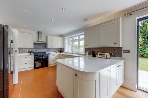 5 bedroom detached house to rent, Leatherhead