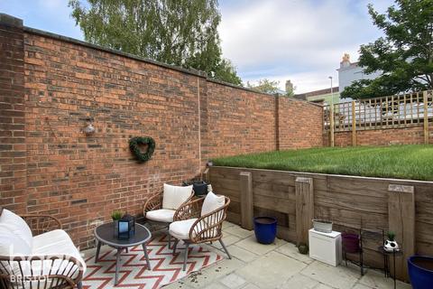Flat 2, 45 Kingsdown Parade, Bristol, BS6 5UG