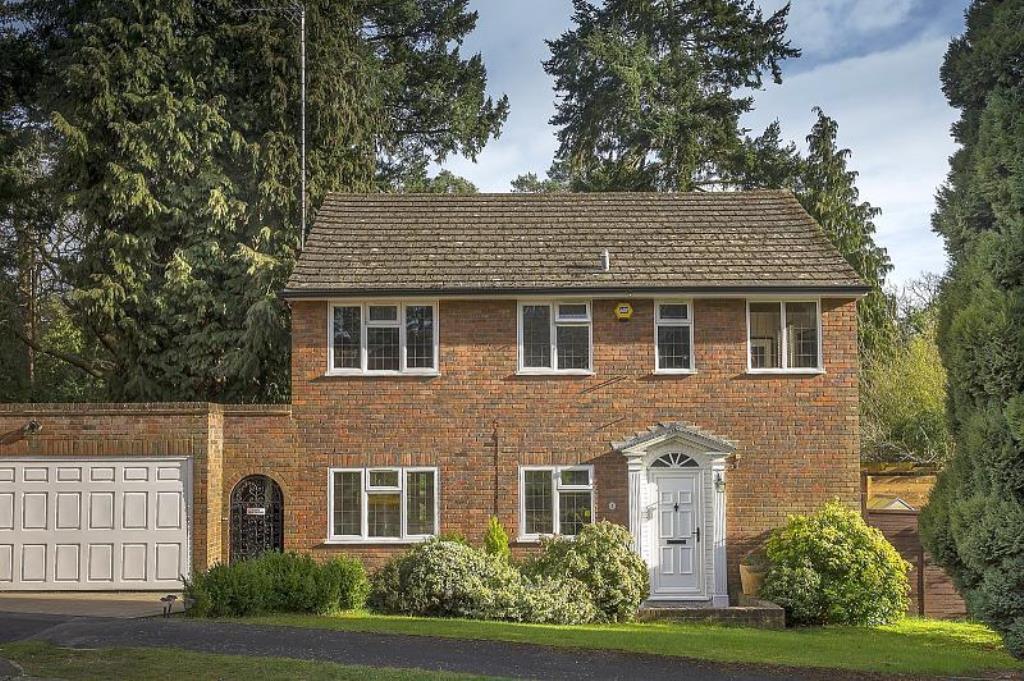 Broomcroft Close, Pyrford, West Byfleet, Woking, Surrey 5 bed terraced