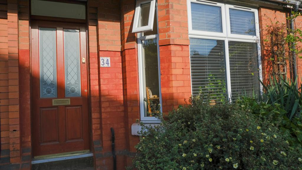 Kingshill Road Chorlton M21 2 bed terraced house £1,250 pcm (£288 pw)