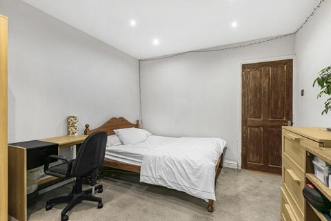 4 Blays Lane, Englefield Green, Egham, TW20 0PH