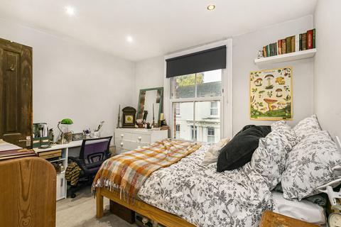 4 Blays Lane, Englefield Green, Egham, TW20 0PH