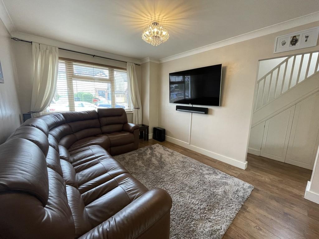 The Crossways, Old Coulsdon 3 bed semidetached house £1,675 pcm (£