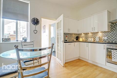 52 Cotswold Road, Westcliff-on-sea, SS0 8AB