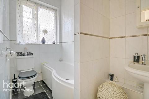 52 Cotswold Road, Westcliff-on-sea, SS0 8AB