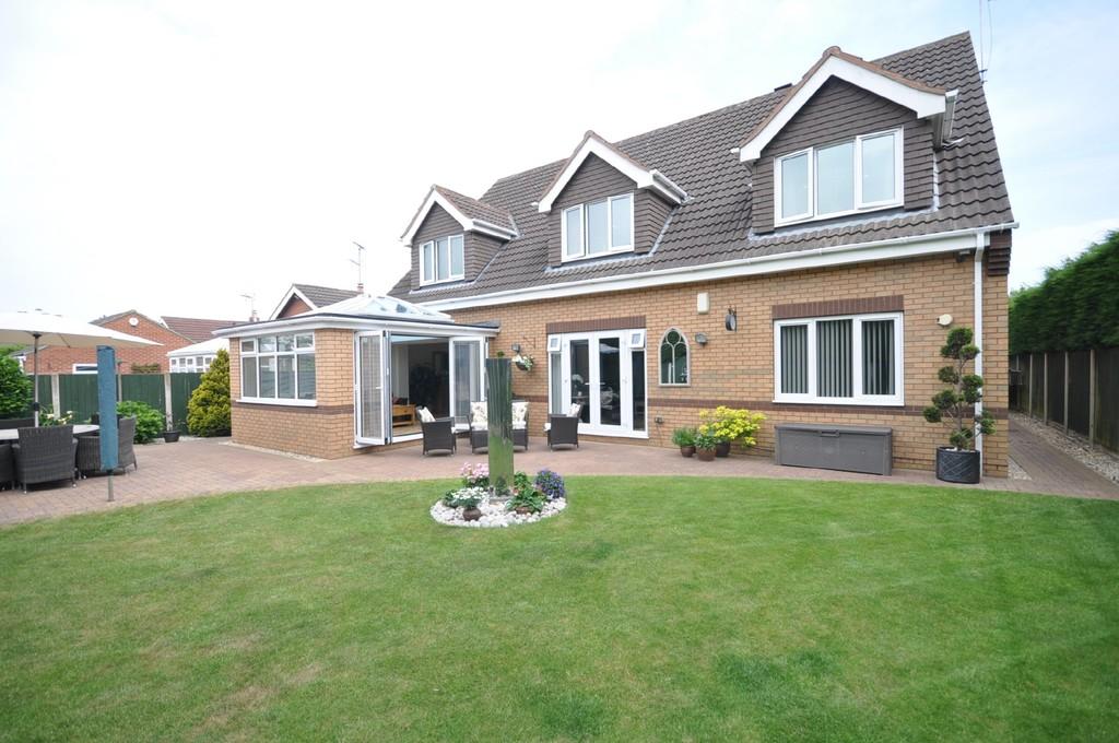Bellwood Crescent, Thorne, Doncaster, DN8 5 bed detached house £435,000