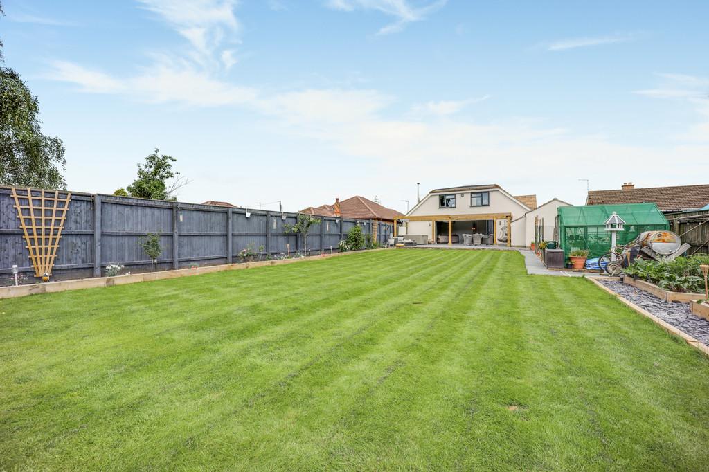 High Road, Wisbech St. Mary, Wisbech 4 bed chalet £400,000