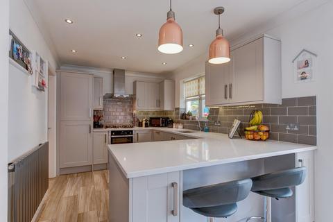 8 Findon Close, Redditch, B97 6UG