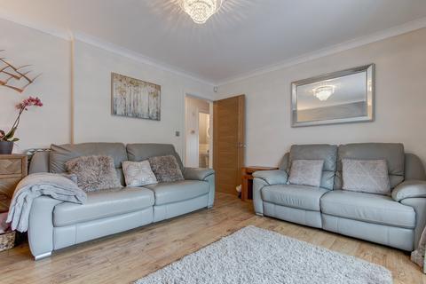 8 Findon Close, Redditch, B97 6UG