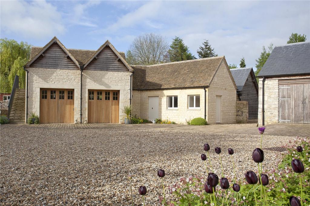 Garaging/Courtyard