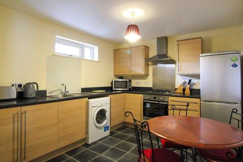 2 bedroom apartment to rent, Mearns Street