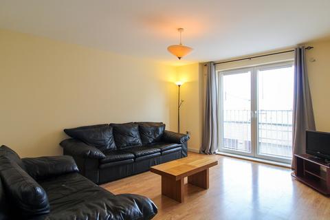 2 bedroom apartment to rent, Mearns Street