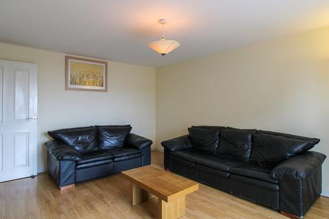 2 bedroom apartment to rent, Mearns Street