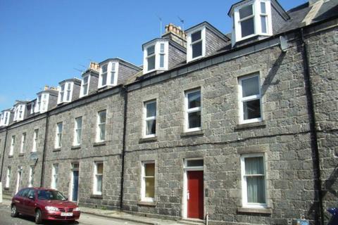 3 bedroom flat to rent, Granton Place