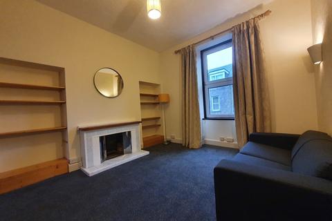 3 bedroom flat to rent, Granton Place