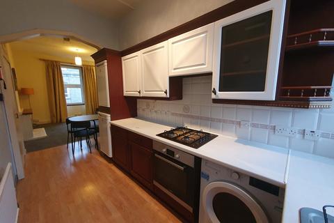 3 bedroom flat to rent, Granton Place