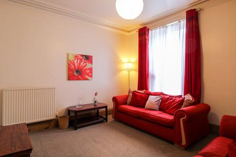 3 bedroom flat to rent, Summerfield Terrace, AB24