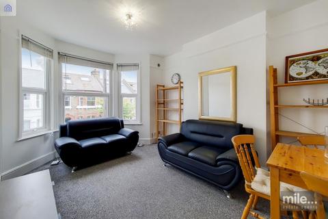 3 bedroom apartment to rent, Ashburnham Road, London