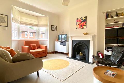15 Alma Close, London, N10 2NE